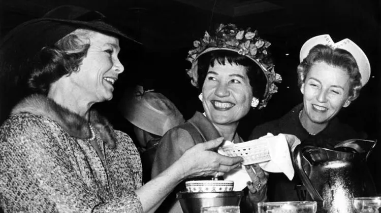 Sociologist Nicola Nice takes a look at how women brought the cocktail home.