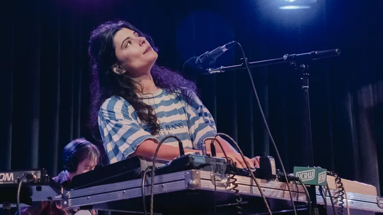 LA’s Pearl & the Oysters bring the swingin’ cocktail-party-in-space vibes of ‘Planet Pearl’ to KCRW HQ.